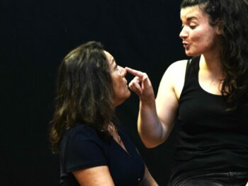 •Off 2025• « Coeur Serré » : Valérie Durin et Nikson Pitaqaj signent une Mafalda théâtrale sur l’emprise