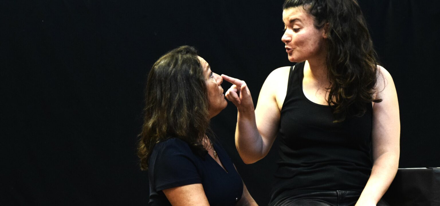 •Off 2025• « Coeur Serré » : Valérie Durin et Nikson Pitaqaj signent une Mafalda théâtrale sur l’emprise